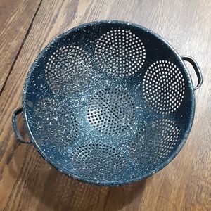 Vintage Graniteware/Enamelware Colander